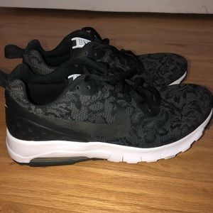 WMNS Nike Air Max Motion sz 8